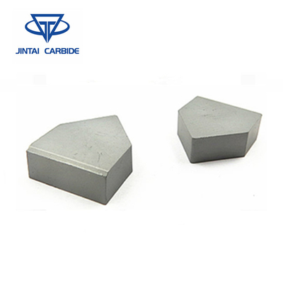 Porcellana Punte brasate inserzione standard del carburo cementato degli utensili per il taglio del tornio per la fabbricazione degli strumenti per tornitura fornitore